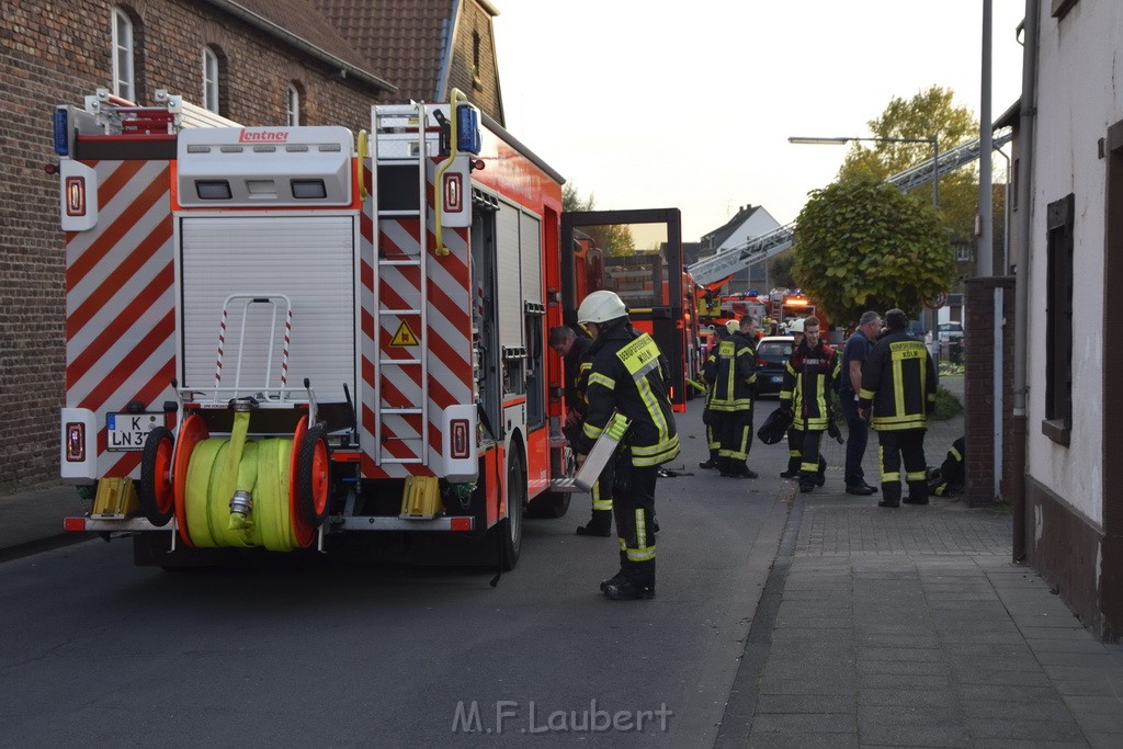 Feuer 2 Vollbrand Reihenhaus Roggendorf Berrischstr P005.JPG - Miklos Laubert